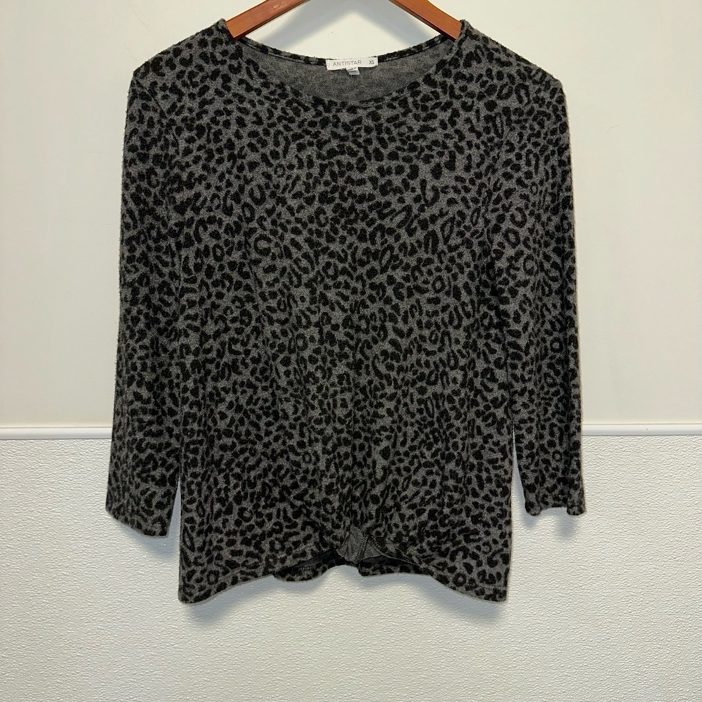 Women's Antistar Blouse, XS, Gray and Black cheetah leopard sweater long sleeve